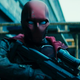 HBO Max und DC's The Red Hood erscheinen im neuen Titans-Trailer in seinem roten Helm und mit einer Waffe.